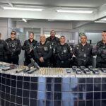 Dez homens são detidos em Travessão após serem encontrados com arma, munições e diversos aparelhos