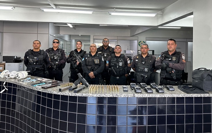 Dez homens são detidos em Travessão após serem encontrados com arma, munições e diversos aparelhos