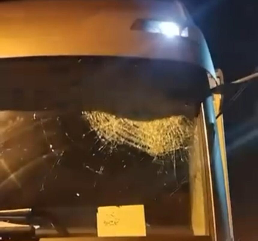 Criminosos atiram pedras em caminhões na BR 101 em Campos