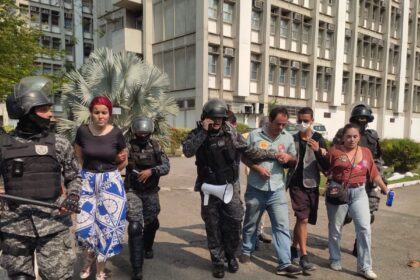 Confusões, confrontos e prisão de deputado marcam dia de desocupação da Uerj