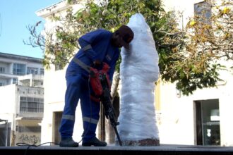 Às vésperas das eleições, Prefeitura se movimenta e promete restaurar estátua de Tiradentes