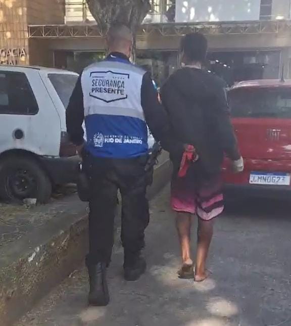 Segurança Presente prende morador em situação de rua que agrediu e roubou idoso no Centro de Campos