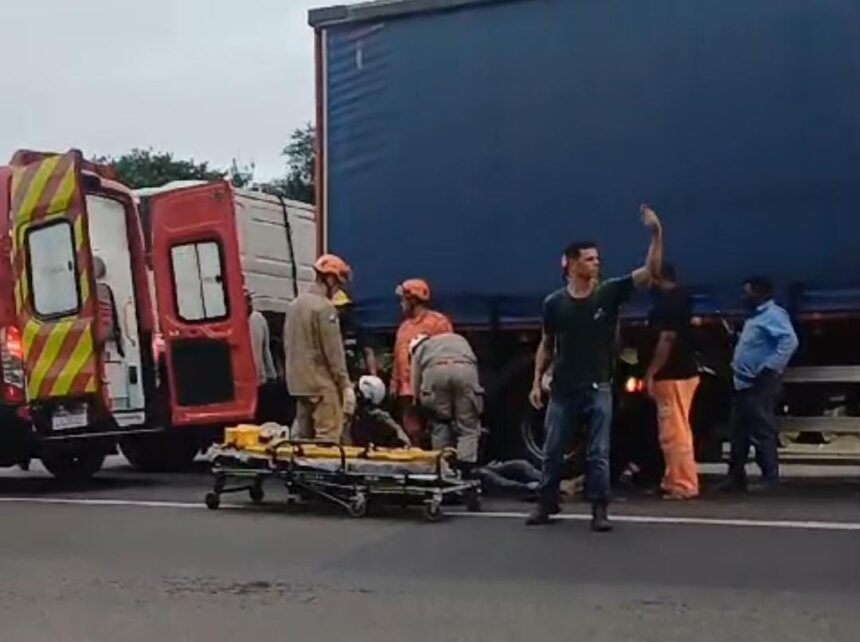 Ciclista é atropelado por caminhão na descida da Ponte General Dutra, em Guarus