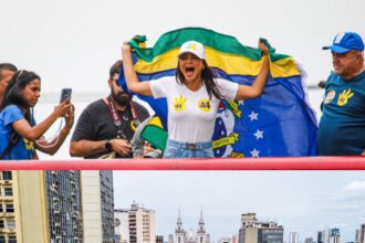 Com Praça São Salvador lotada, Madeleine reafirma confiança: “Vamos vencer essa eleição”