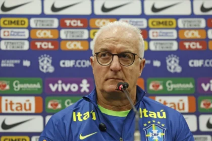 Polícia realiza operação em Itaperuna contra estelionatários que se passavam por técnico da seleção e ex-jogadores para aplicar golpes