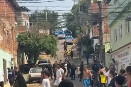 Protesto termina em confronto entre manifestantes e policiais em Itaperuna