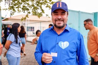 Candidato a prefeito, Marcelo Batista vota em Quissamã