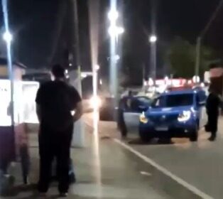 Briga entre torcedores de Flamengo e Fluminense em Campos causa correria em frente à universidade