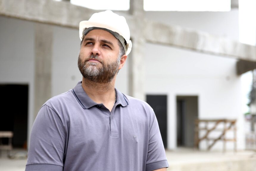 Justiça proíbe Wladimir Garotinho de fazer gravações de campanha eleitoral em escolas, hospitais e creches municipais