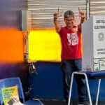 Professor Jefferson vota no Ciep da Lapa e diz que acredita num segundo turno