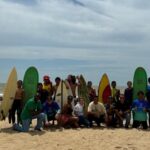 Prefeitura de Quissamã e multinacional alinham parceria para incentivo à escolinha de surfe em Barra do Furado