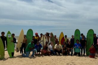 Prefeitura de Quissamã e multinacional alinham parceria para incentivo à escolinha de surfe em Barra do Furado