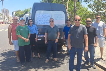 Proprietários de vans fazem manifestação em Campos e pedem segurança durante viagens ao Rio