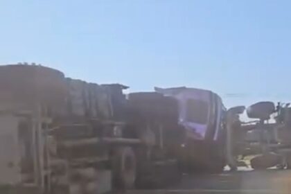 Acidente entre carreta e caminhão gera lentidão no trânsito na BR-101