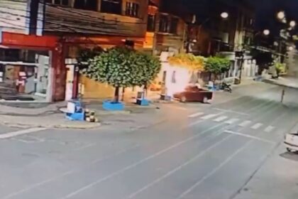 Homem ateia fogo em caminhonete estacionada na área central de Natividade