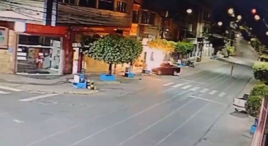 Homem ateia fogo em caminhonete estacionada na área central de Natividade
