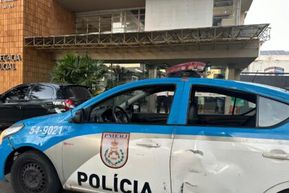 Duas pessoas são presas durante operação contra o tráfico de drogas, em Campos
