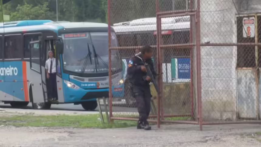 Tiroteio no Rio fecha a Avenida Brasil por mais de 2 horas, deixa uma pessoa morta e outras 5 feridas