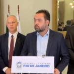 Cláudio Castro cobra apoio de Lula após cenário de guerra no Rio: “Sem integração é difícil obter o resultado que se espera”