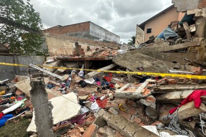 Casa desaba em Campos e deixa mãe e filha mortas