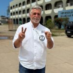 Buscando mais um mandato, Armando Carneiro vota em Quissamã