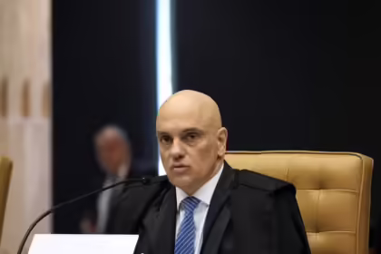 Bolsonaro ironiza Alexandre de Moraes e Lula em publicação em homenagem ao Dia da Mentira