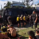 22 torcedores do Peñarol são mantidos presos, e 1 menor é apreendido