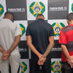 Polícia prende três suspeitos durante operação contra o tráfico de drogas, em Campos