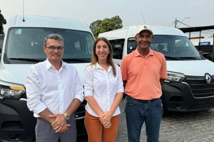 Quissamã reforça frota da Saúde com duas novas vans para transporte de pacientes