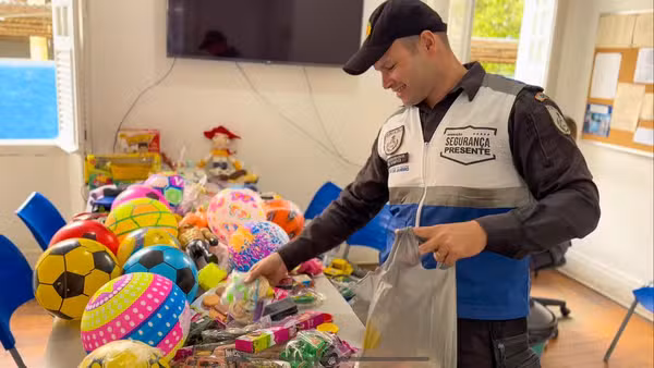 Segurança Presente de Campos arrecada brinquedos para o Dia das Crianças