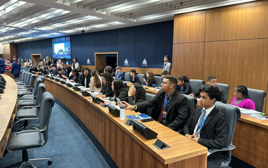 Jovem de Campos tem Projeto de Lei aprovado na Alerj