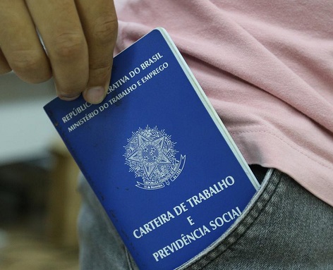 PEC do fim da escala 6×1 chega a 194 assinaturas e ultrapassa o necessário para ser protocolada