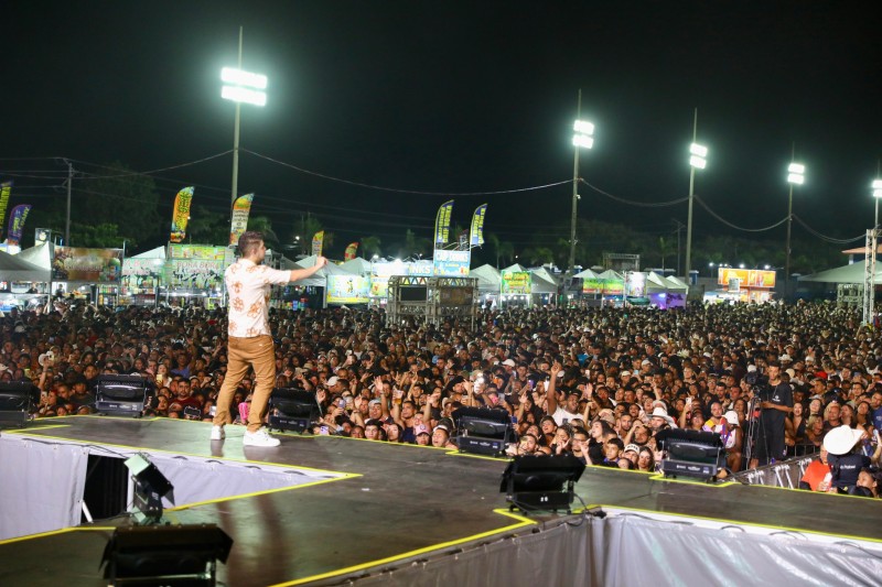 Recorde de público na ExpoBarra 2024 em dia de Nadson o Ferinha