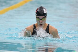 Nicole de Thuin se prepara para o Campeonato Brasileiro de Verão de Natação