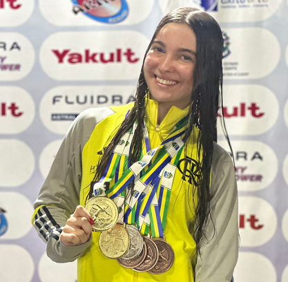 Campista Nicole de Thuin conquista 6 medalhas no Campeonato Brasileiro de Natação