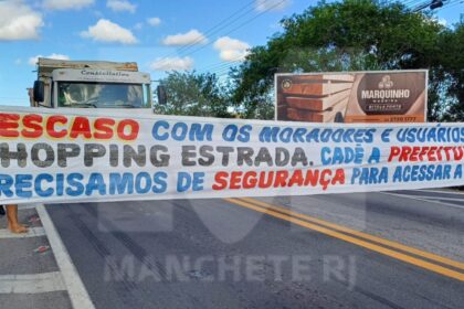 “Descaso com moradores”, “mudanças inconsequentes”: manifestantes bloqueiam BR-101 em frente ao Shopping Estrada