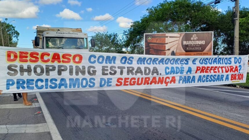 “Descaso com moradores”, “mudanças inconsequentes”: manifestantes bloqueiam BR-101 em frente ao Shopping Estrada