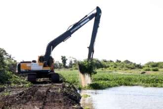Quissamã realiza limpeza periódica do Canal Campos/Macaé