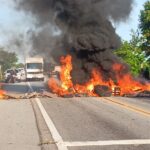 Manifestantes voltam a bloquear BR-356, em SJB, devido à falta de água