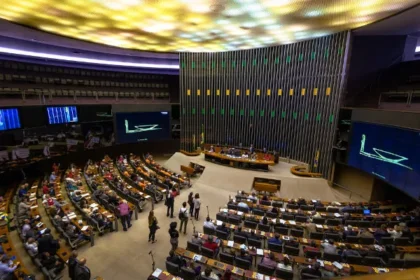 23 dos 46 deputados do Rio assinaram a PEC contra a escala 6×1; Saiba quem são