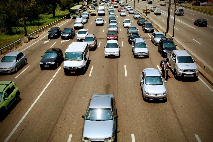 Projeto na Câmara dos Deputados propõe multas de trânsito baseadas no valor do carro