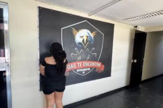 Mulher é presa no Rio após simular o próprio sequestro e pedir R$ 50 mil de resgate ao pai para pagar dívida de apostas
