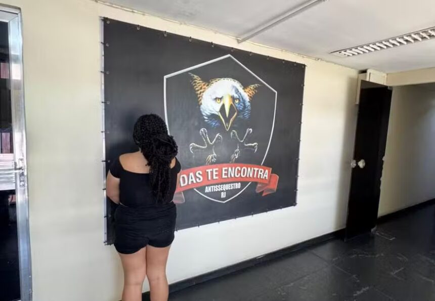 Mulher é presa no Rio após simular o próprio sequestro e pedir R$ 50 mil de resgate ao pai para pagar dívida de apostas