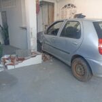 Mulher passa mal, perde o controle do carro e invade sorveteria em Cardoso Moreira
