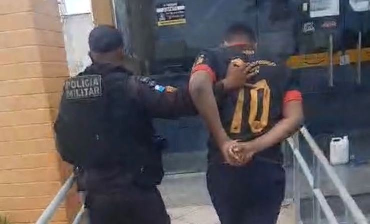Polícia Militar prende suspeito de esfaquear mulher e agredir mãe da vítima em São João da Barra
