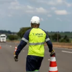 Trecho da BR-101 em Campos com sistema pare e siga até as 17h