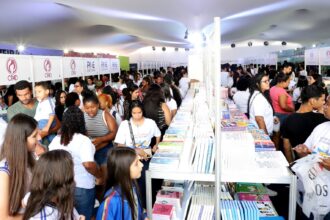Quissamã recebe 30 mil visitantes e vende 40 mil livros durante Fliq