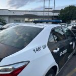 Mãe agride e ameaça policial civil após filho ser apreendido em Campos; mulher ainda tentou danificar vidro de viatura