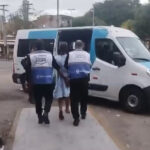 Morador em situação de rua é preso após quebrar bancos da Rodoviária de Campos e desacatar policiais