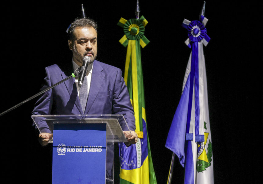 Cláudio Castro integra mais de 800 policiais ao efetivo da Polícia Civil